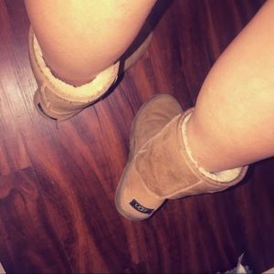 UGG Australia Classic Short Chestnut Boots size W8